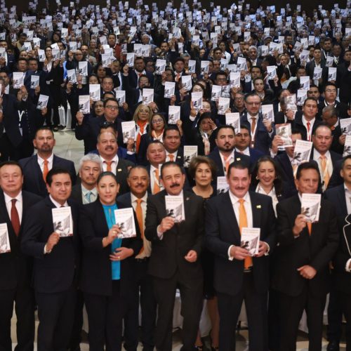 Asiste Martha Camacho al Pleno Seccional del SNTE Valle de Toluca