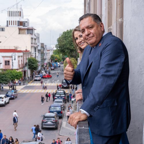 Cumplen Rocío Pegueros y Ricardo Moreno fiesta de ensueño a 152 quinceañeras