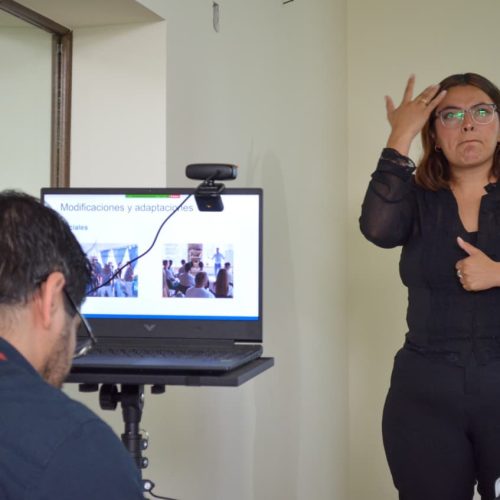 Participa en el Curso Virtual de Lengua de Señas Mexicana gratuito que ofrece el Gobierno del EdoMéx para generar entornos inclusivos