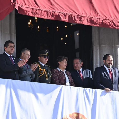 Presencian congresistas mexiquenses desfile por el 216 aniversario de la Independencia