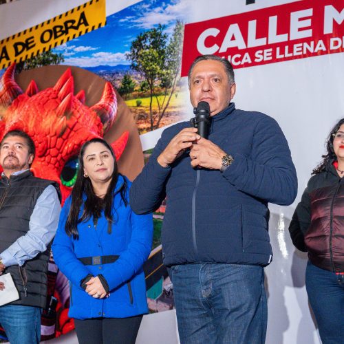 Cumple Ricardo Moreno compromisos con San Pablo Autopan al entregar paquete de obras